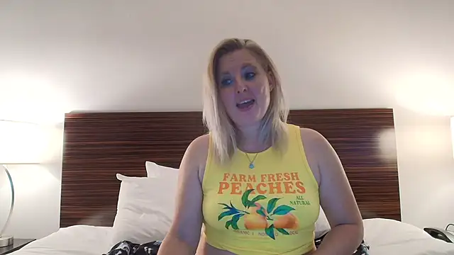 Snapshot of lisaxlovexxx chatting on 03-12-26, 02:18 lisaxlovexxx online show from 03-12-26, 02:18