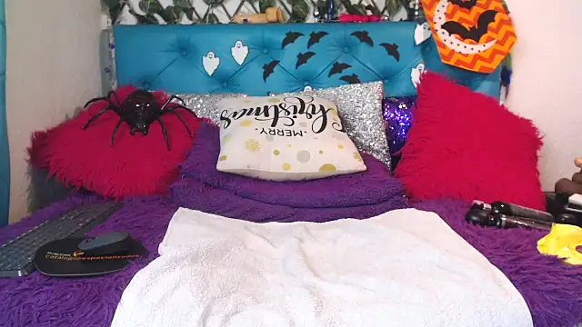 SARAWILLS online show from 10-31-25, 01:56