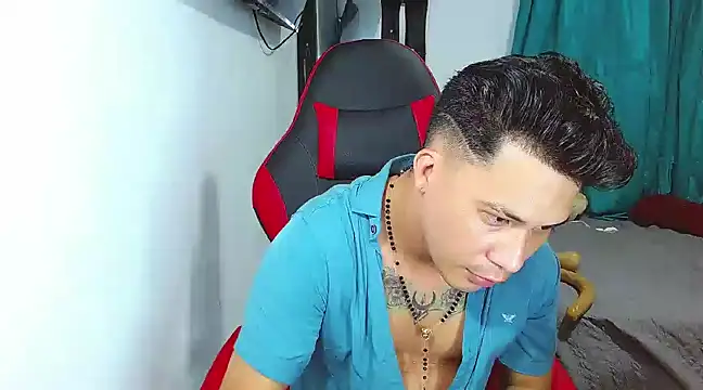 Snapshot of boyhot23x chatting on 12-31-24, 03:34 boyhot23x online show from 12-31-24, 03:34