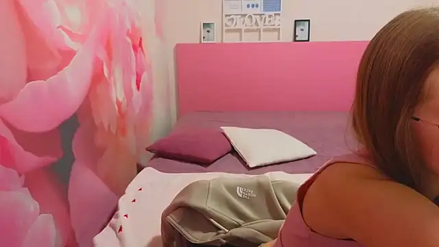 Snapshot of AliceAdams chatting on 04-30-26, 06:42 AliceAdams online show from 04-30-26, 06:42