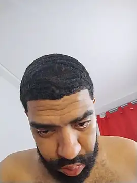 Snapshot of Aroon_Stonne chatting on 11-21-25, 04:44 Aroon Stonne online show from 11-21-25, 04:44