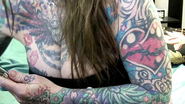 Snapshot of pamelagunns chatting on 03-08-25, 04:17 pamelagunns online show from 03-08-25, 04:17