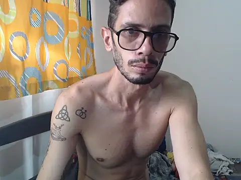 Snapshot of alisterxxx chatting on 05-21-26, 03:52 alisterxxx online show from 05-21-26, 03:52