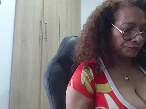 Snapshot of BustyMilf_ chatting on 01-15-25, 04:32 BustyMilf online show from 01-15-25, 04:32