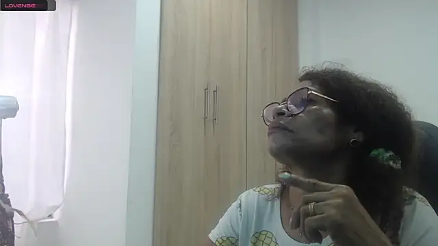 Snapshot of BustyMilf_ chatting on 01-28-25, 11:28 BustyMilf online show from 01-28-25, 11:28