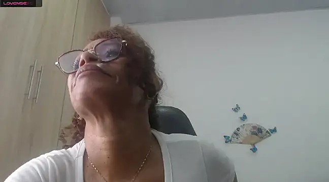 Snapshot of BustyMilf_ chatting on 01-31-25, 06:03 BustyMilf online show from 01-31-25, 06:03