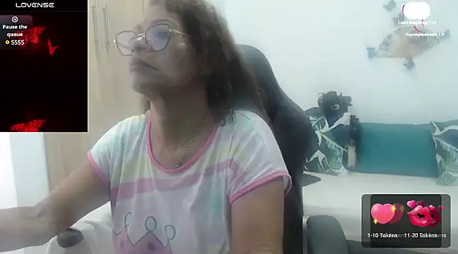 Snapshot of BustyMilf_ chatting on 02-08-25, 12:06 BustyMilf online show from 02-08-25, 12:06