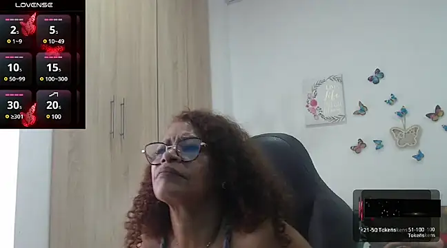 Snapshot of BustyMilf_ chatting on 02-14-25, 06:29 BustyMilf online show from 02-14-25, 06:29