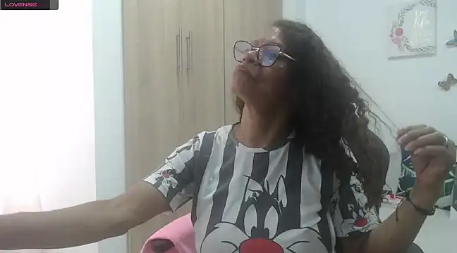 Snapshot of BustyMilf_ chatting on 02-18-25, 11:44 BustyMilf online show from 02-18-25, 11:44