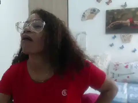 Snapshot of BustyMilf_ chatting on 03-21-25, 03:24 BustyMilf online show from 03-21-25, 03:24