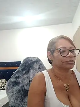 Snapshot of BustyMilf_ chatting on 09-22-25, 01:02 BustyMilf online show from 09-22-25, 01:02