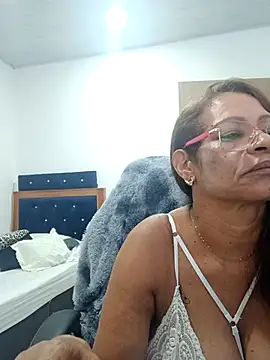 Snapshot of BustyMilf_ chatting on 10-09-25, 01:09 BustyMilf online show from 10-09-25, 01:09