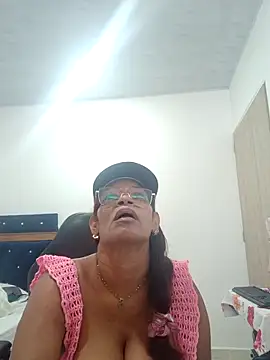 Snapshot of BustyMilf_ chatting on 10-12-25, 01:10 BustyMilf online show from 10-12-25, 01:10