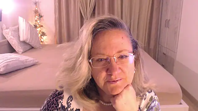 Snapshot of Raisshy chatting on 02-25-25, 04:24 Raisshy online show from 02-25-25, 04:24