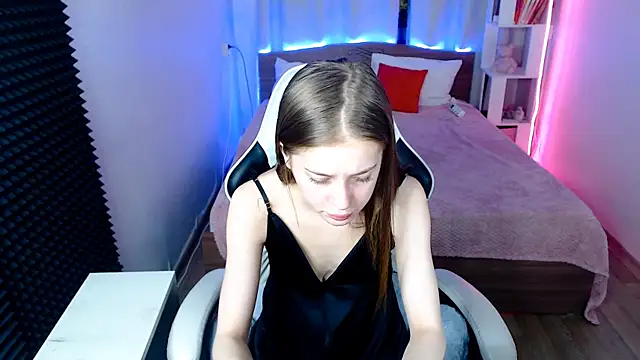 Snapshot of Kira_honeyy chatting on 01-23-25, 02:17 Kira honeyy online show from 01-23-25, 02:17