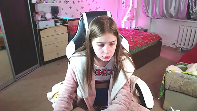 Snapshot of Kira_honeyy chatting on 01-31-25, 05:53 Kira honeyy online show from 01-31-25, 05:53