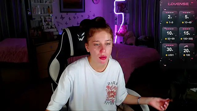 Snapshot of Kira_honeyy chatting on 09-09-25, 11:10 Kira honeyy online show from 09-09-25, 11:10