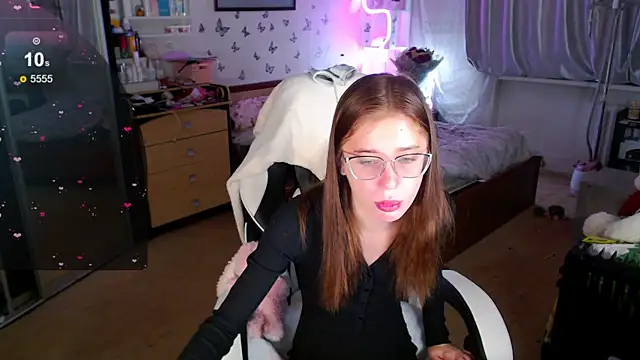 Snapshot of Kira_honeyy chatting on 10-09-25, 06:11 Kira honeyy online show from 10-09-25, 06:11