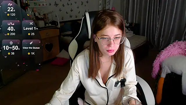 Snapshot of Kira_honeyy chatting on 01-13-26, 02:17 Kira honeyy online show from 01-13-26, 02:17