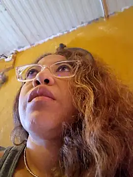 Snapshot of mila38 chatting on 11-12-25, 09:21 mila38 online show from 11-12-25, 09:21