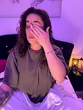 Snapshot of Clara-xoxo chatting on 01-09-26, 11:06 Clara-xoxo online show from 01-09-26, 11:06