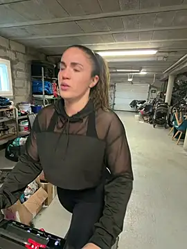 Snapshot of Clara-xoxo chatting on 01-13-26, 09:36 Clara-xoxo online show from 01-13-26, 09:36