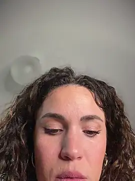 Snapshot of Clara-xoxo chatting on 02-10-26, 02:21 Clara-xoxo online show from 02-10-26, 02:21