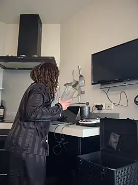 Snapshot of Clara-xoxo chatting on 02-19-26, 09:27 Clara-xoxo online show from 02-19-26, 09:27