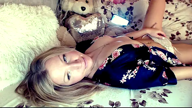 Snapshot of mimmi_ chatting on 01-26-25, 01:52 mimmi online show from 01-26-25, 01:52