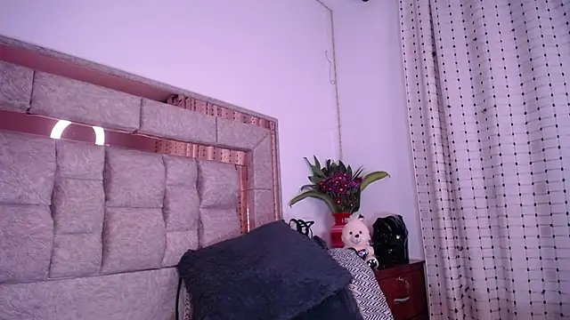 salomecastro  online show from 03-01-25, 09:40