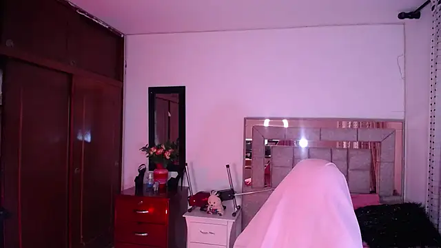 salomecastro  online show from 03-22-25, 12:39