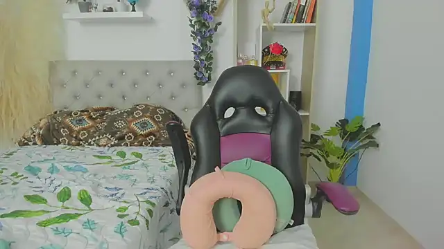 Gaby ortis online show from 12-16-24, 01:53