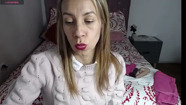 cristin doll  online show from 11-26-25, 10:33