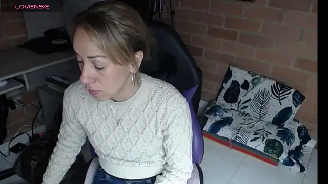 cristin doll  online show from 06-13-26, 05:33