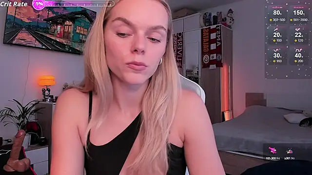 Snapshot of CharliSweet chatting on 09-19-25, 12:28 CharliSweet online show from 09-19-25, 12:28