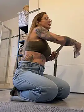 Snapshot of Etwas_neugierig chatting on 02-11-26, 11:15 Etwas neugierig online show from 02-11-26, 11:15