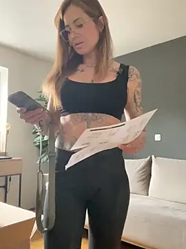 Snapshot of Etwas_neugierig chatting on 03-01-26, 01:02 Etwas neugierig online show from 03-01-26, 01:02