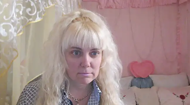 SunnySylvia online show from 01-04-25, 04:33