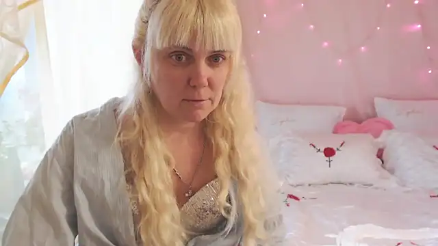 SunnySylvia online show from 12-21-25, 08:10