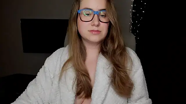 Snapshot of SeasonalSomeone chatting on 10-26-25, 10:36 SeasonalSomeone online show from 10-26-25, 10:36