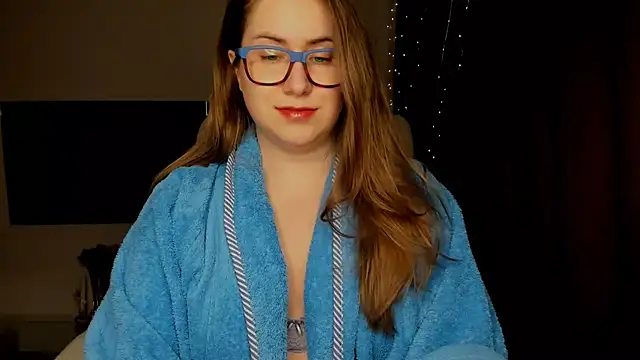 Snapshot of SeasonalSomeone chatting on 11-19-25, 08:20 SeasonalSomeone online show from 11-19-25, 08:20