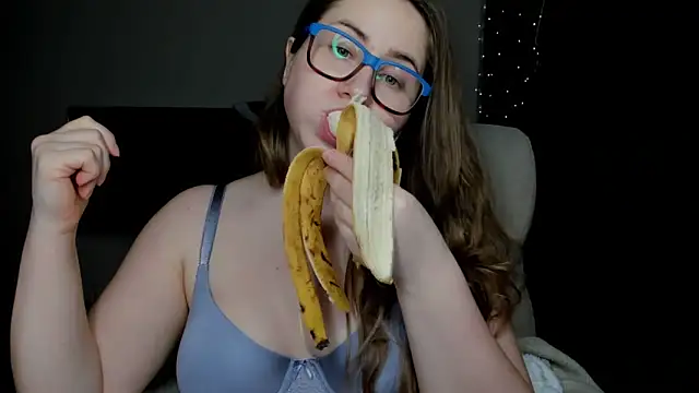 Snapshot of SeasonalSomeone chatting on 12-21-25, 09:55 SeasonalSomeone online show from 12-21-25, 09:55