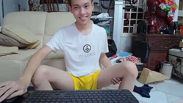 Snapshot of andrewooi chatting on 01-07-25, 01:24 andrewooi online show from 01-07-25, 01:24