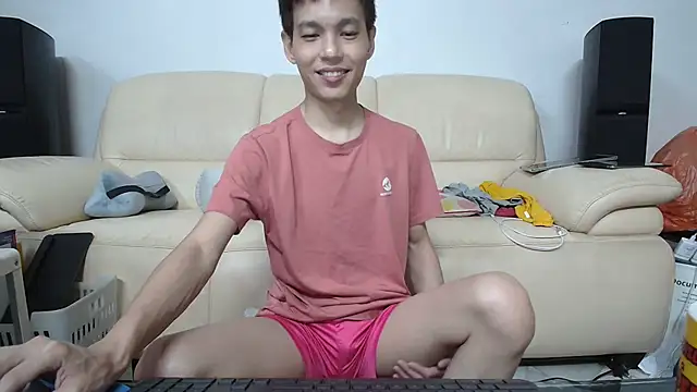Snapshot of andrewooi chatting on 06-19-26, 02:10 andrewooi online show from 06-19-26, 02:10