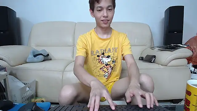 Snapshot of andrewooi chatting on 07-12-26, 12:51 andrewooi online show from 07-12-26, 12:51