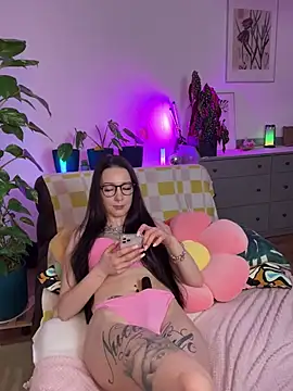 Snapshot of Trixie-Tainted chatting on 03-05-25, 01:06 Trixie-Tainted online show from 03-05-25, 01:06