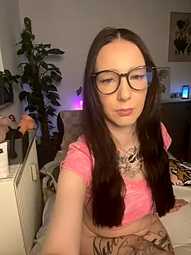 Snapshot of Trixie-Tainted chatting on 09-19-25, 12:17 Trixie-Tainted online show from 09-19-25, 12:17