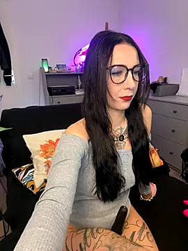 Snapshot of Trixie-Tainted chatting on 11-09-25, 05:11 Trixie-Tainted online show from 11-09-25, 05:11