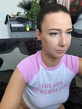 Trixie-Tainted online show from 06-22-26, 12:35