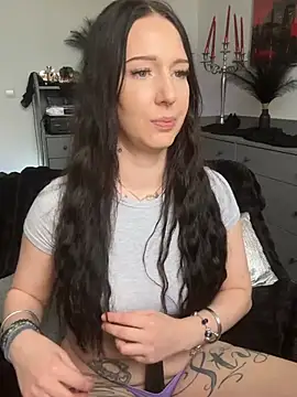Trixie-Tainted online show from 07-06-26, 03:47